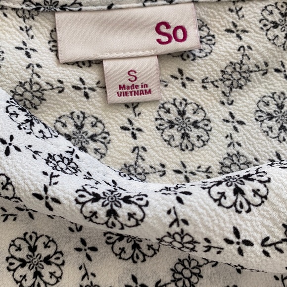 SO spaghetti strap top Size Small - Picture 5 of 6